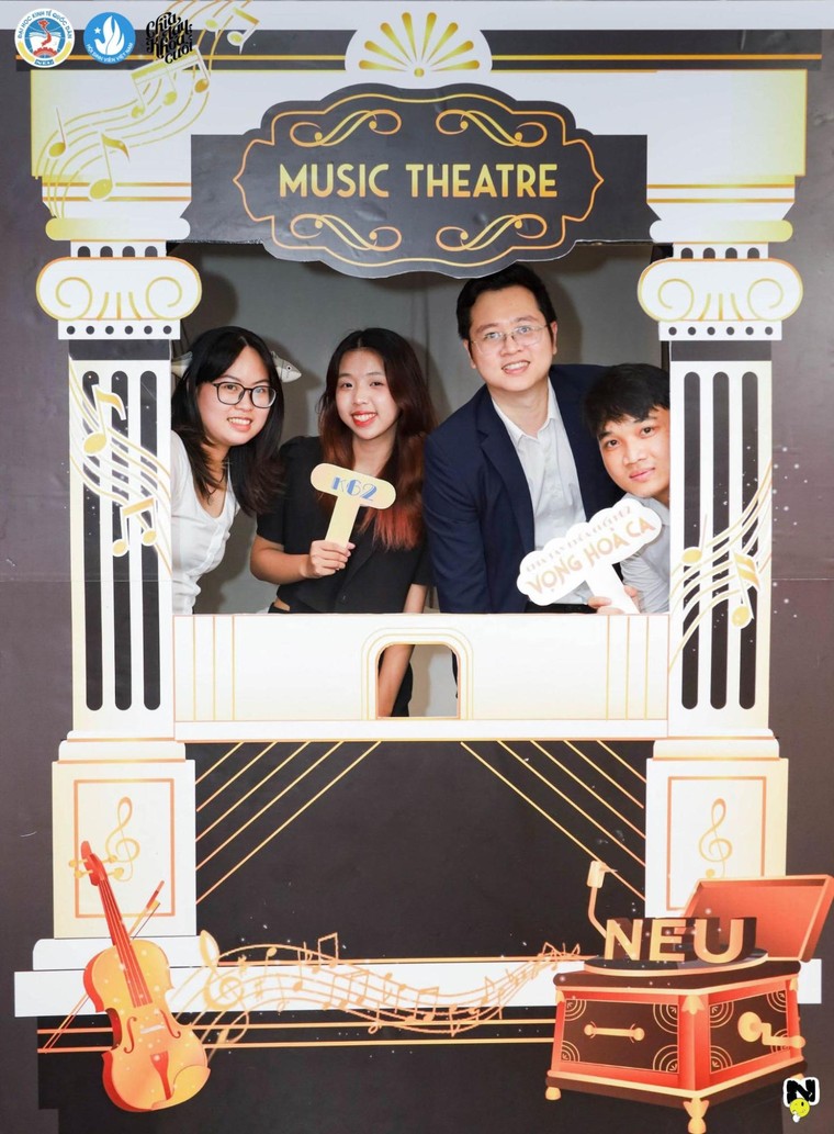 Lễ tri ân và chia tay sinh viên K62 của trường Đại học Kinh tế Quốc dân ảnh 2