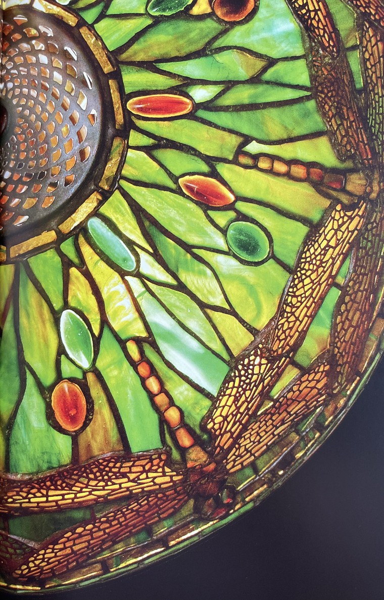 Nghệ thuật tinh xảo từ những mảnh kính màu ảnh 1