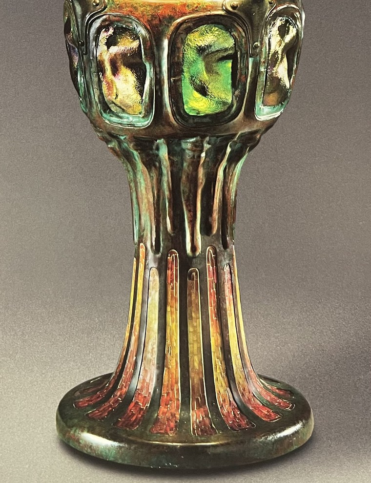 Khám phá bức tranh phong cảnh hiếm hoi trên đèn kính màu Tiffany ảnh 2