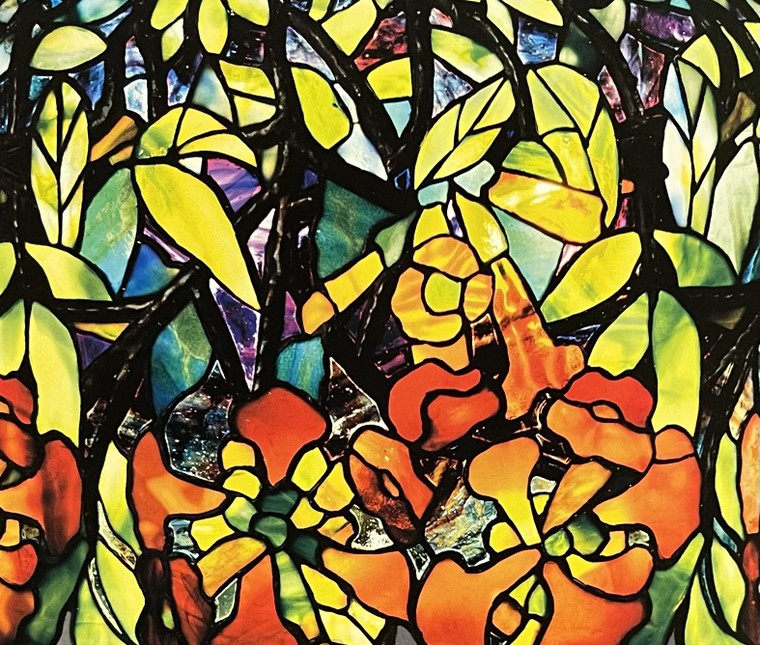 Nét đẹp của hoa đăng tiêu trên đèn kính màu Tiffany ảnh 2