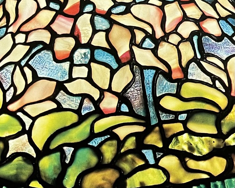 Sắc hoa anh thảo Ba Tư lung linh dưới ánh đèn Tiffany ảnh 2