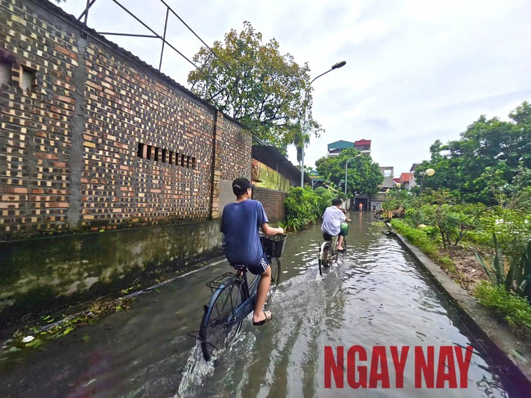 Hà Nội: Nước sông Hồng dâng cao gây ngập sâu tại quận Long Biên ảnh 3