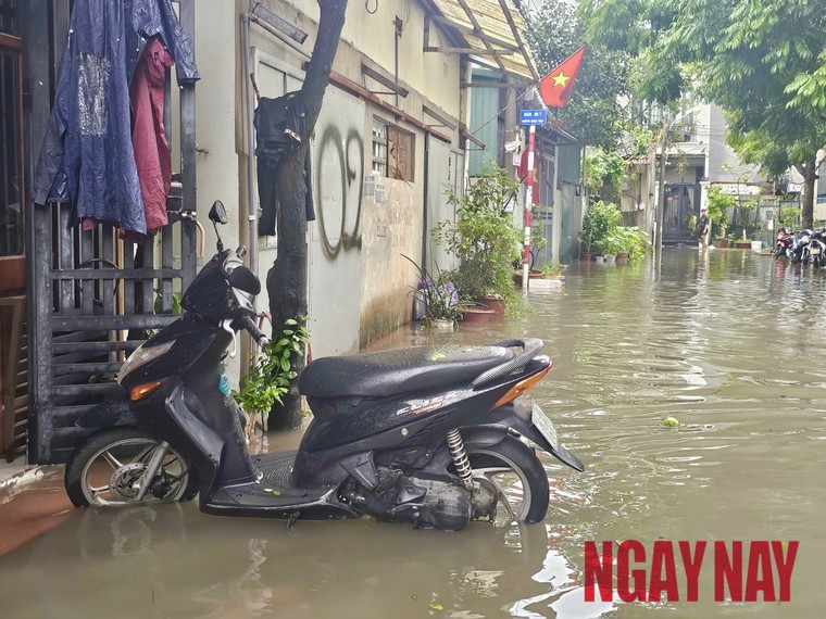 Hà Nội: Nước sông Hồng dâng cao gây ngập sâu tại quận Long Biên ảnh 4