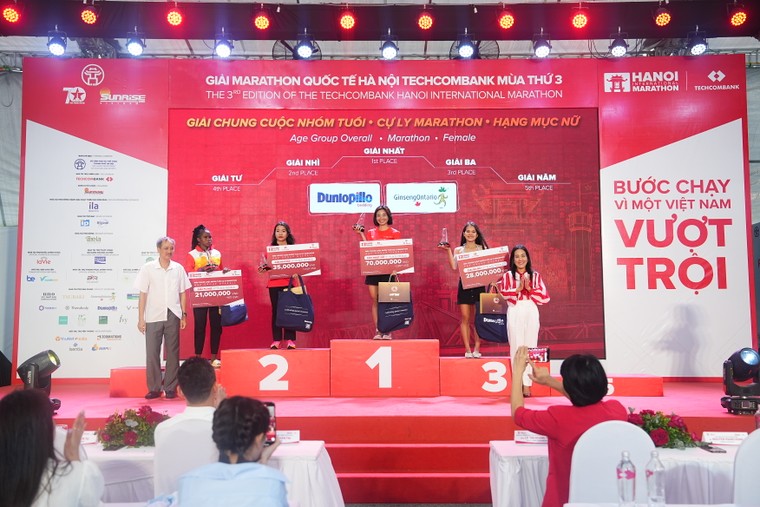 Giải Marathon quốc tế Hà Nội Techcombank mùa thứ 3: Hành trình của tinh thần thể thao kiên định, mạnh mẽ ảnh 11