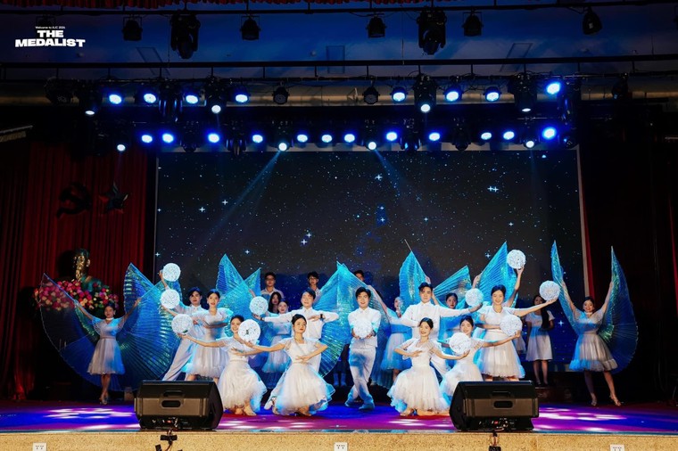 Đại nhạc hội Welcome to AJC 2024 - THE MEDALIST: Bữa tiệc của tuổi trẻ đầy đam mê và hoài bão ảnh 1