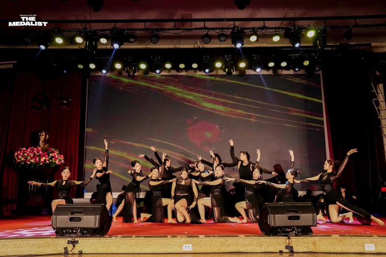 Đại nhạc hội Welcome to AJC 2024 - THE MEDALIST: Bữa tiệc của tuổi trẻ đầy đam mê và hoài bão ảnh 4