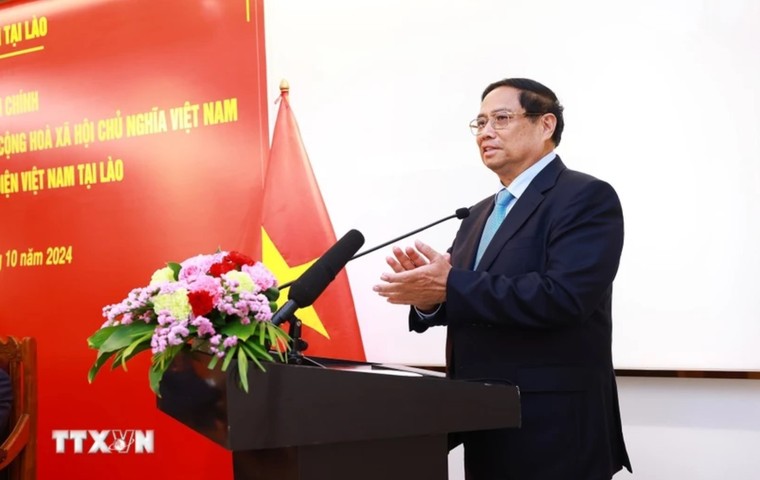 Thủ tướng Phạm Minh Chính làm việc với các cơ quan đại diện Việt Nam tại Lào ảnh 1