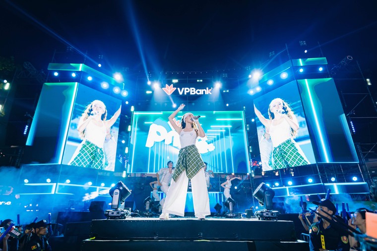 Bùng nổ cảm xúc với đêm khai mạc giải chạy VPIM 2024 ảnh 5