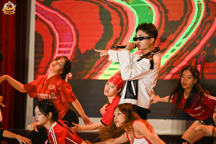 Thưởng thức bữa tiệc âm nhạc đầy cảm xúc tại “nhà hàng” Pháp “Nhật Ký 20” cùng tân sinh viên AJC ảnh 3