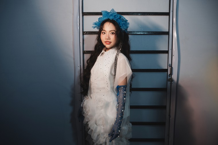 Gần 10.000 khán giả đội mưa xem show diễn “Vũ trụ Cò bay” của Phương Mỹ Chi tại Thành phố Hồ Chí Minh ảnh 2