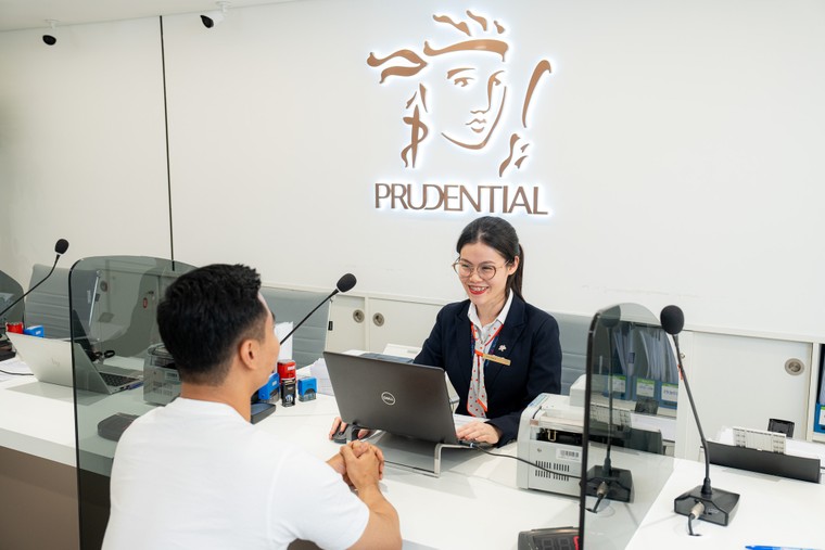 Prudential trao "món quà" chu toàn giải pháp bảo vệ sức khỏe cho cả gia đình dịp cuối năm ảnh 1