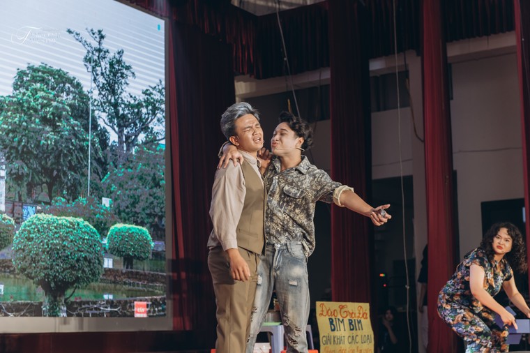 Vở kịch “Chiếc đồng hồ”: Câu chuyện thêu dệt từ những giá trị của thời gian ảnh 2