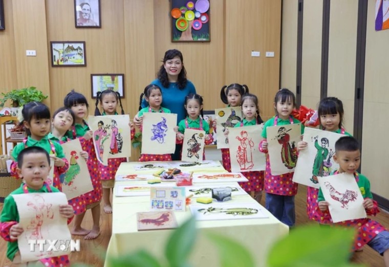 Hà Nội: Người giáo viên nỗ lực gìn giữ nét đẹp dòng tranh dân gian Hàng Trống ảnh 1