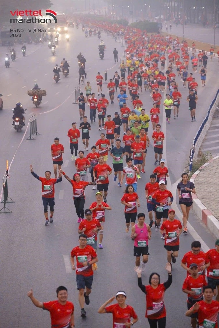 Kỷ lục mới được thiết lập tại Viettel Marathon Hà Nội 2024 ảnh 1