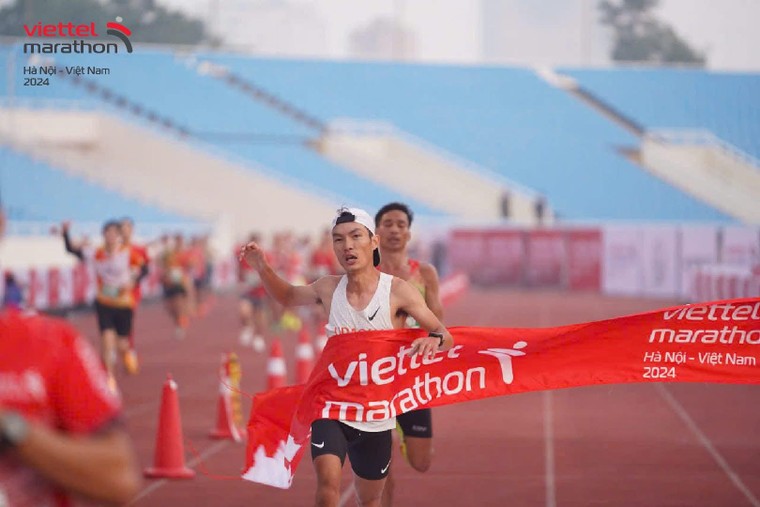 Kỷ lục mới được thiết lập tại Viettel Marathon Hà Nội 2024 ảnh 2