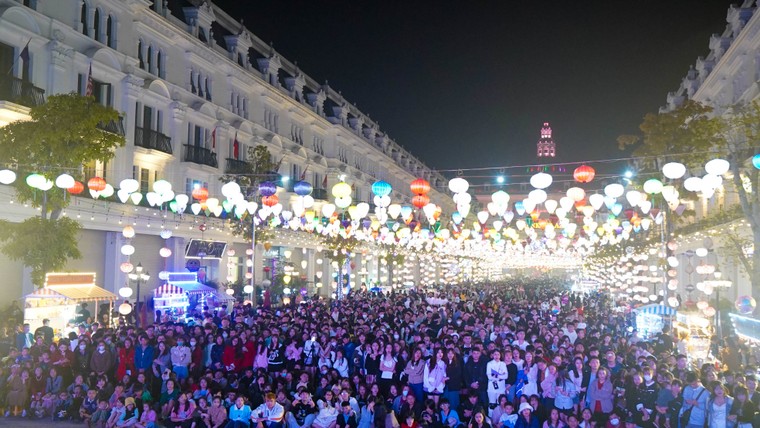 Bùng nổ đại tiệc âm thanh, ánh sáng tại Danko Countdown 2025 ảnh 3