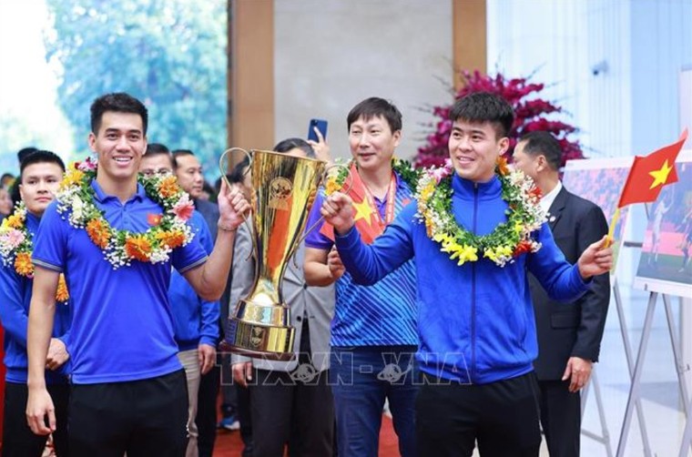 Thủ tướng Phạm Minh Chính gặp mặt, khen thưởng Đội tuyển Việt Nam ảnh 2