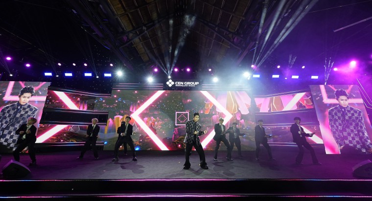 Shark Hưng “cực cháy” tại Cen Awards 2024: Cen Up ảnh 3