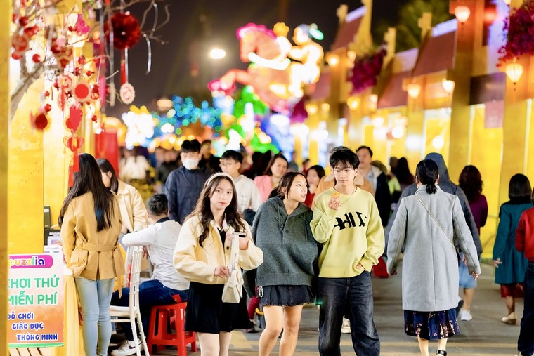 Ra quân năm mới, “vũ trụ Vin” đại thắng đón hơn 11 triệu lượt khách trong 6 ngày ảnh 1