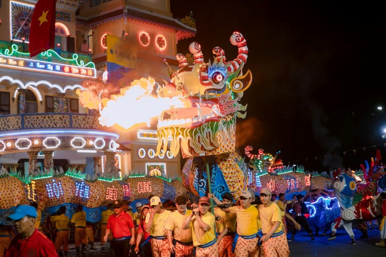 Núi Bà Đen chính thức khai mạc Hội xuân, hàng trăm người tìm đến núi thiêng ảnh 10