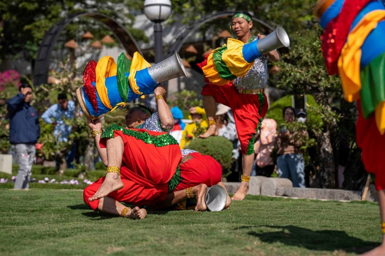 Núi Bà Đen chính thức khai mạc Hội xuân, hàng trăm người tìm đến núi thiêng ảnh 7