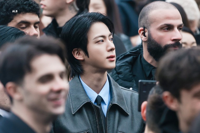 Đại sứ toàn cầu Gucci Jin (BTS) tham dự Milan Fashion Week ảnh 4