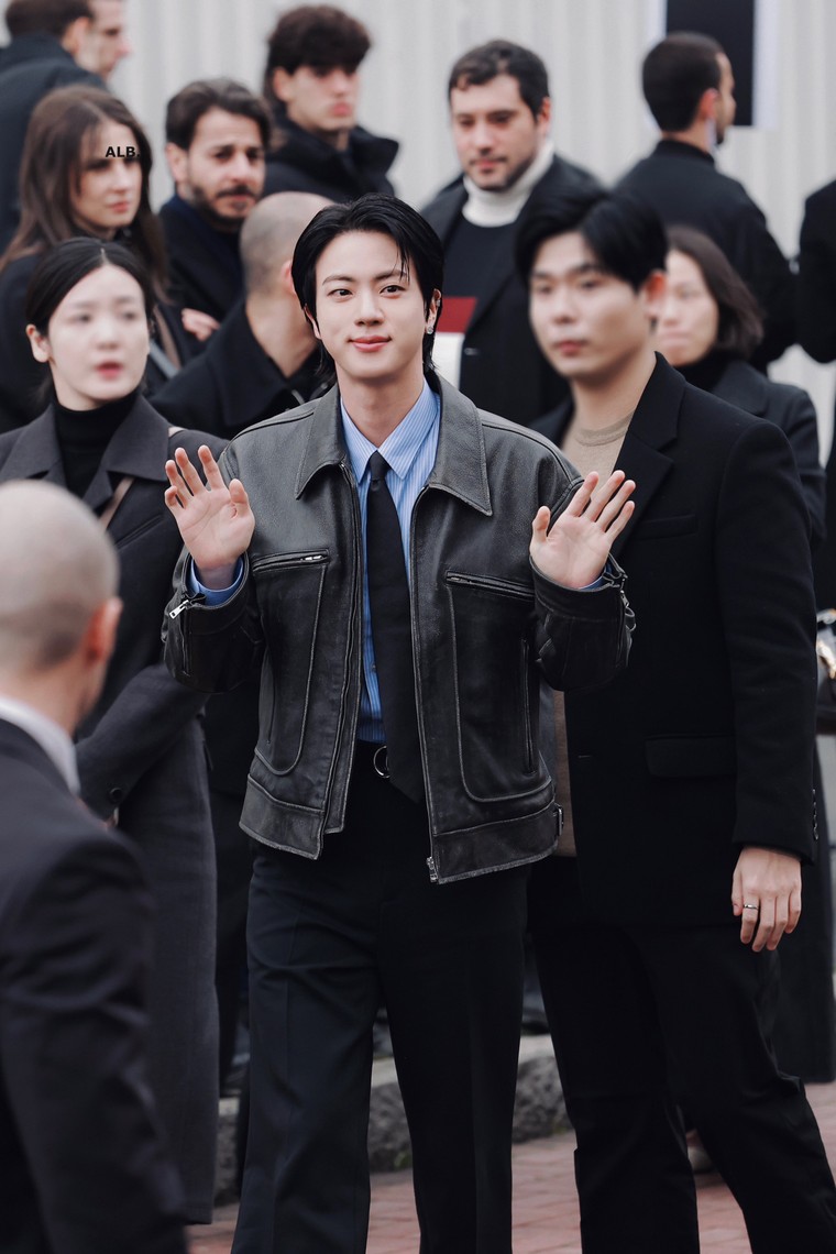 Đại sứ toàn cầu Gucci Jin (BTS) tham dự Milan Fashion Week ảnh 5