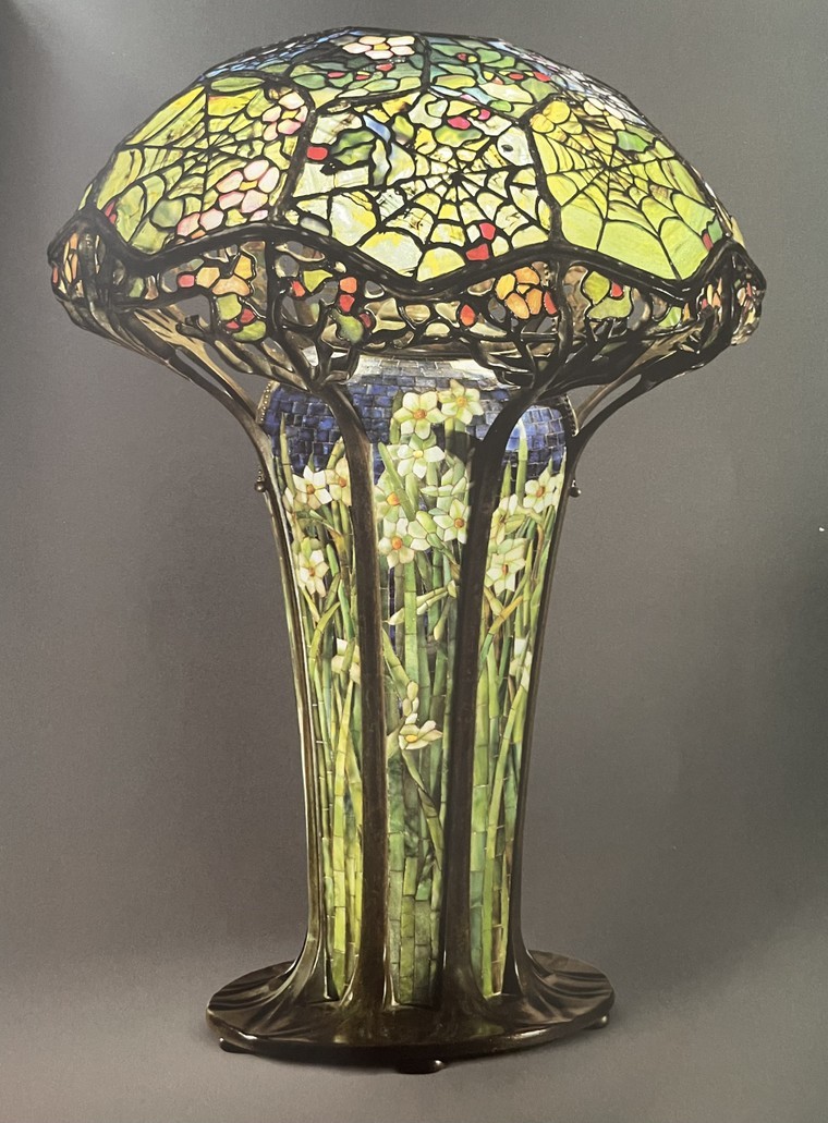 Louis Comfort Tiffany: Hành trình từ hội họa đến kiệt tác kính màu ảnh 1