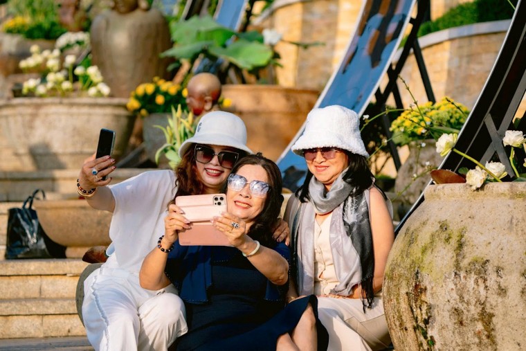 Núi Bà Đen đón cột mốc 2 triệu lượt khách đi cáp treo đúng ngày 8/3 ảnh 4