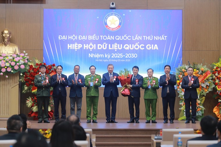 Đại hội lần thứ nhất Hiệp hội Dữ liệu quốc gia thành công tốt đẹp ảnh 4