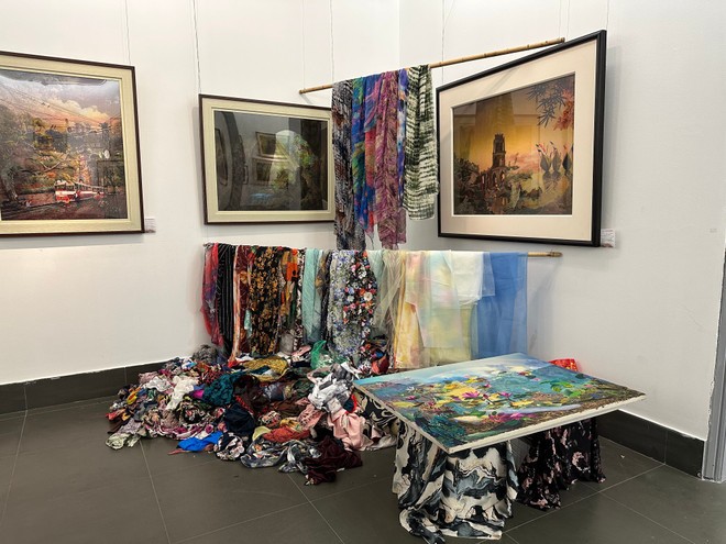 Triển lãm 75 tác phẩm tranh cắt vải độc đáo ảnh 3
