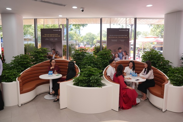 Techcombank khai trương chuẩn chi nhánh ngân hàng thế hệ mới tại Vũng Tàu ảnh 5