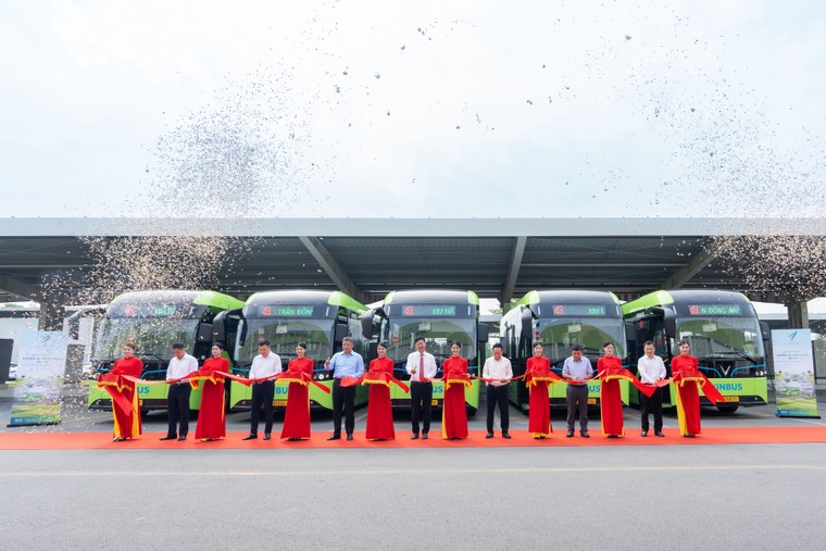 VinBus khai trương tuyến buýt điện 43 - Kết nối nội thành với Đông Anh ảnh 1