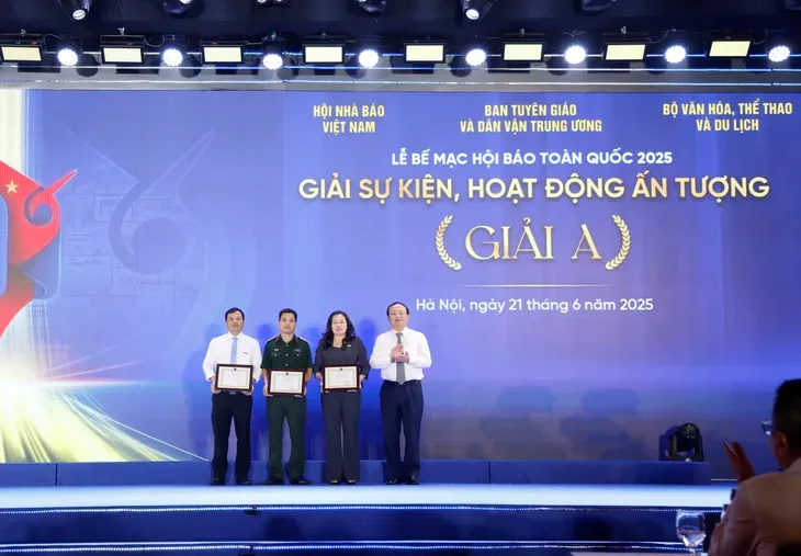 Bế mạc Hội Báo toàn quốc 2025: Trao 16 giải A, 24 giải B và 48 giải C cho các tập thể, cá nhân xuất sắc ảnh 2