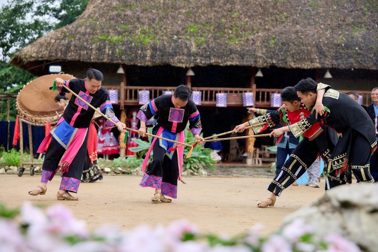 Sun World Fansipan Legend ra mắt show diễn thể nghiệm độc đáo trên đỉnh Fansipan, Sa Pa ảnh 1