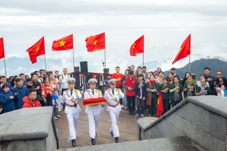 Sun World Fansipan Legend ra mắt show diễn thể nghiệm độc đáo trên đỉnh Fansipan, Sa Pa ảnh 7