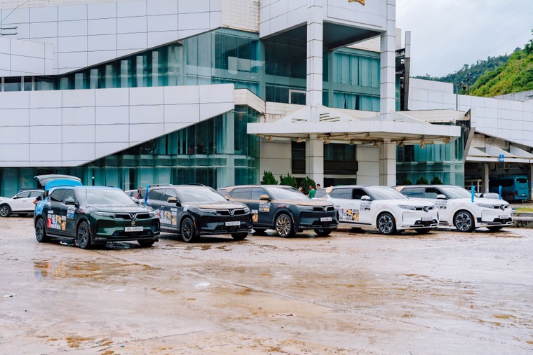 Đoàn xe VinFast VF 9 “phượt” Đông Nam Á: Xe điện Việt tự tin băng đèo, vượt đường đá hộc, thẳng tiến Thái Lan ảnh 1