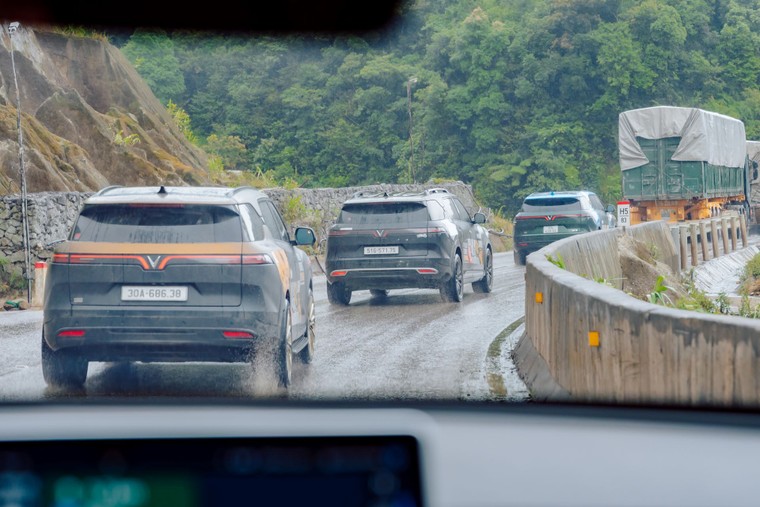 Đoàn xe VinFast VF 9 “phượt” Đông Nam Á: Xe điện Việt tự tin băng đèo, vượt đường đá hộc, thẳng tiến Thái Lan ảnh 3