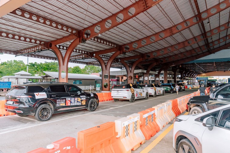 Đoàn xe VinFast VF 9 “phượt” Đông Nam Á: Xe điện Việt tự tin băng đèo, vượt đường đá hộc, thẳng tiến Thái Lan ảnh 6