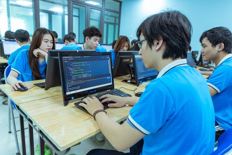 Công nghệ là người thầy thứ hai ảnh 1