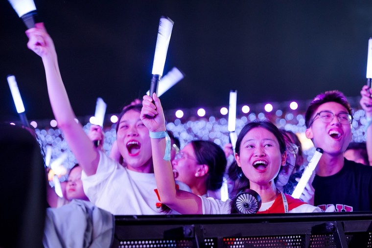 “V-Concert Rạng rỡ Việt Nam”: “Đêm huyền thoại” kích hoạt thành phố Expo đầu tiên tại Việt Nam ảnh 6