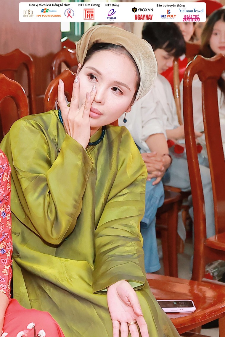 “Diệu Hồng Việt” bùng nổ - Tôn vinh phụ nữ ung thư vú qua cổ phục Việt, chạm đến trái tim hàng trăm người ảnh 4