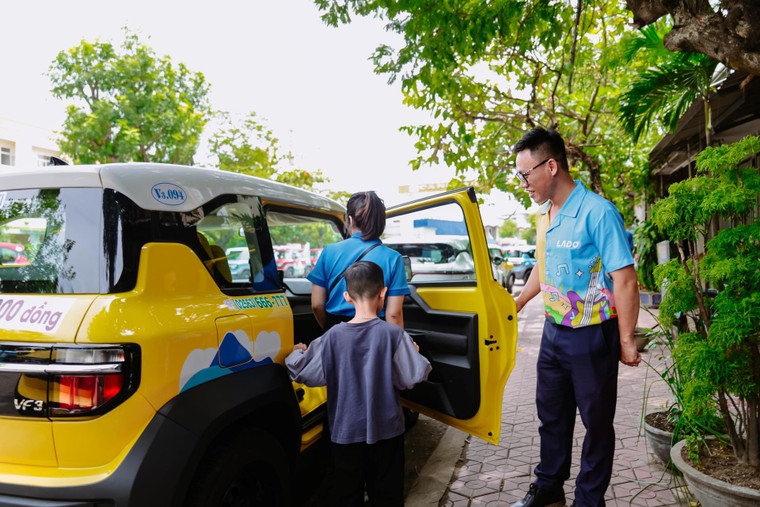 Lado Taxi và Xanh SM đưa VinFast VF 3 thành phương tiện du lịch đặc biệt tại Đà Lạt ảnh 2