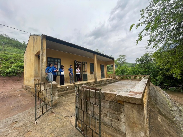 Hành trình “cõng” nước sạch lên bản của hàng nghìn chiến sĩ Mùa hè Xanh ảnh 1