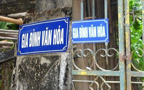 Nên trao tặng danh hiệu gia đình ‘chưa văn hóa’ ảnh 1