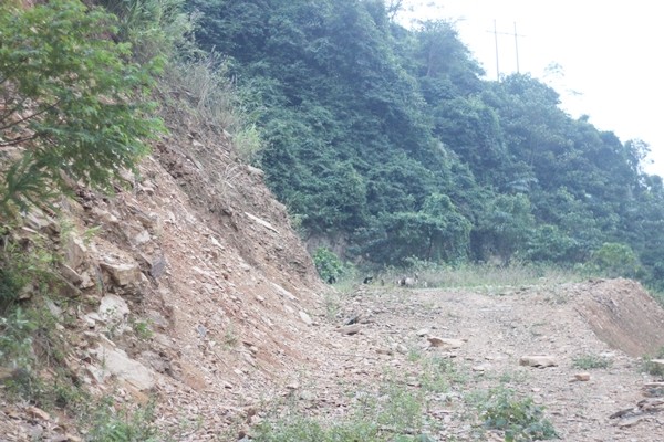 Chùm ảnh: Gian nan đường đến trường của các em học sinh xóm Nhạp ảnh 11