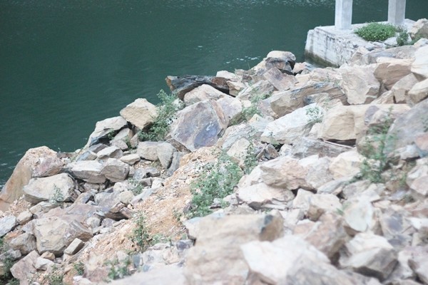 Chùm ảnh: Gian nan đường đến trường của các em học sinh xóm Nhạp ảnh 10