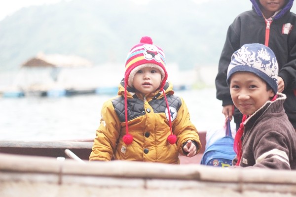 Chùm ảnh: Gian nan đường đến trường của các em học sinh xóm Nhạp ảnh 7