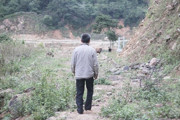 Chùm ảnh: Gian nan đường đến trường của các em học sinh xóm Nhạp ảnh 14