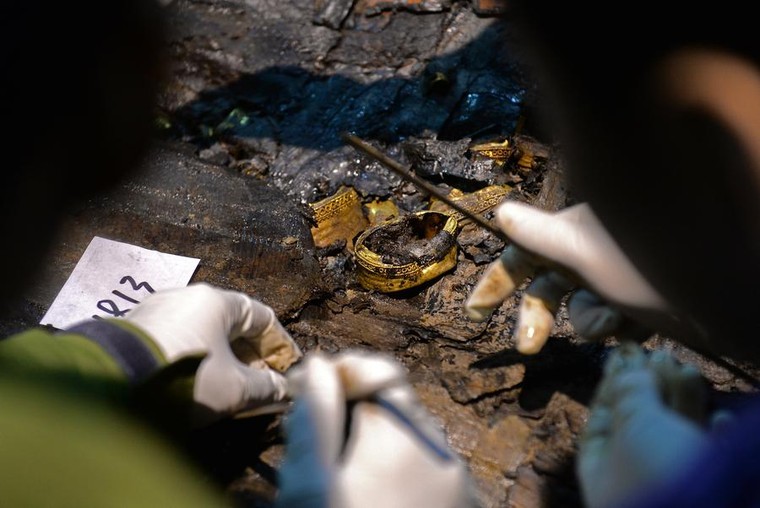 Bên trong ngôi mộ 2.000 năm tuổi chứa đầy vàng ở TQ ảnh 4